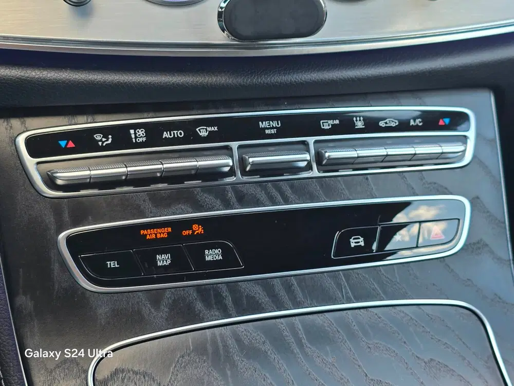 Mercedes-Benz E-Klasse 300 e 4MATIC AMG 63 Look uit 2020, foto 12