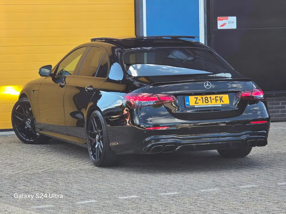Mercedes-Benz E-Klasse 300 e 4MATIC AMG 63 Look uit 2020, foto 2