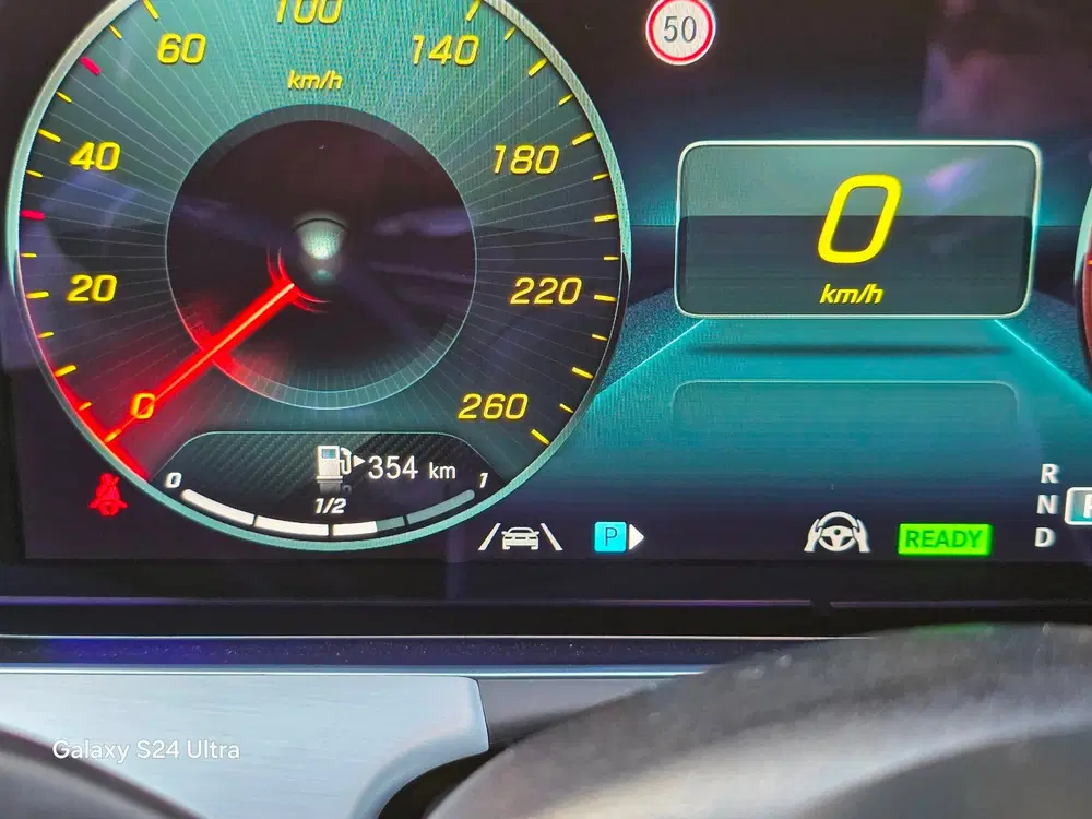 Mercedes-Benz E-Klasse 300 e 4MATIC AMG 63 Look uit 2020, foto 9