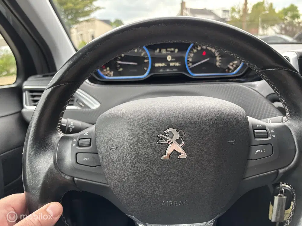 Peugeot 2008 1.2 PureTech Allure 110 PK navigatie halfl uit 2019, foto 11