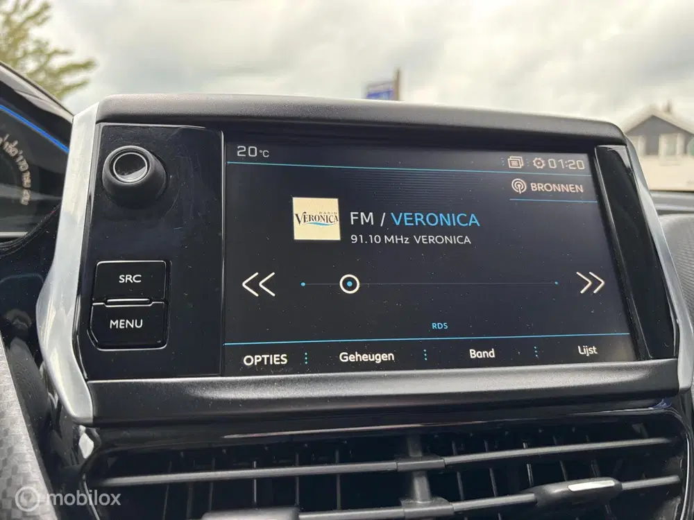 Peugeot 2008 1.2 PureTech Allure 110 PK navigatie halfl uit 2019, foto 14