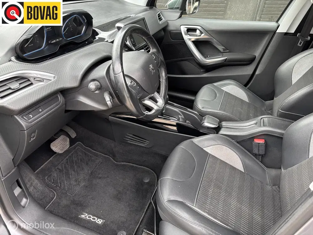Peugeot 2008 1.2 PureTech Allure 110 PK navigatie halfl uit 2019, foto 4