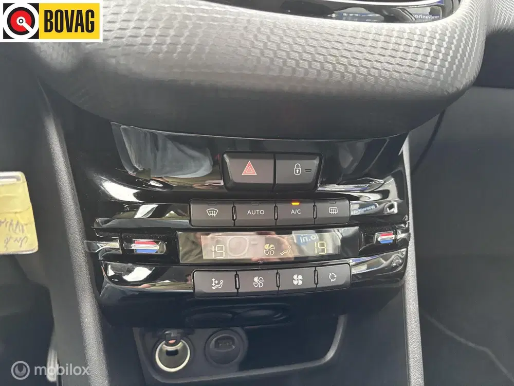 Peugeot 2008 1.2 PureTech Allure 110 PK navigatie halfl uit 2019, foto 7