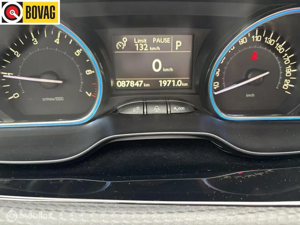 Peugeot 2008 1.2 PureTech Allure 110 PK navigatie halfl uit 2019, foto 8