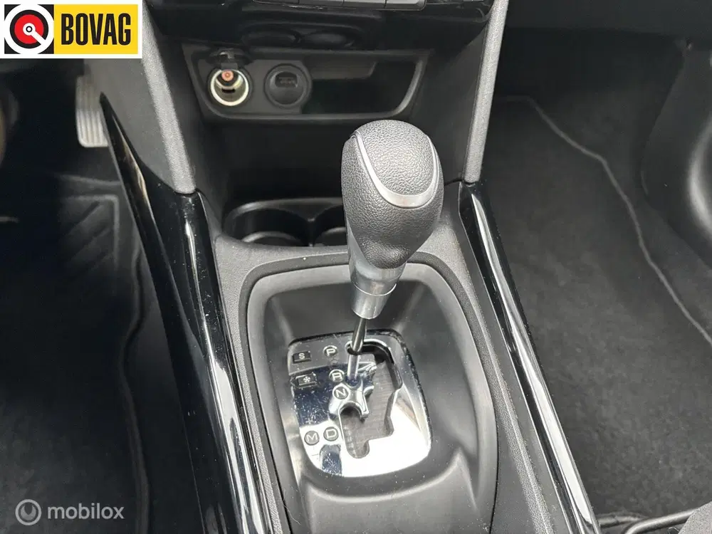 Peugeot 2008 1.2 PureTech Allure 110 PK navigatie halfl uit 2019, foto 9