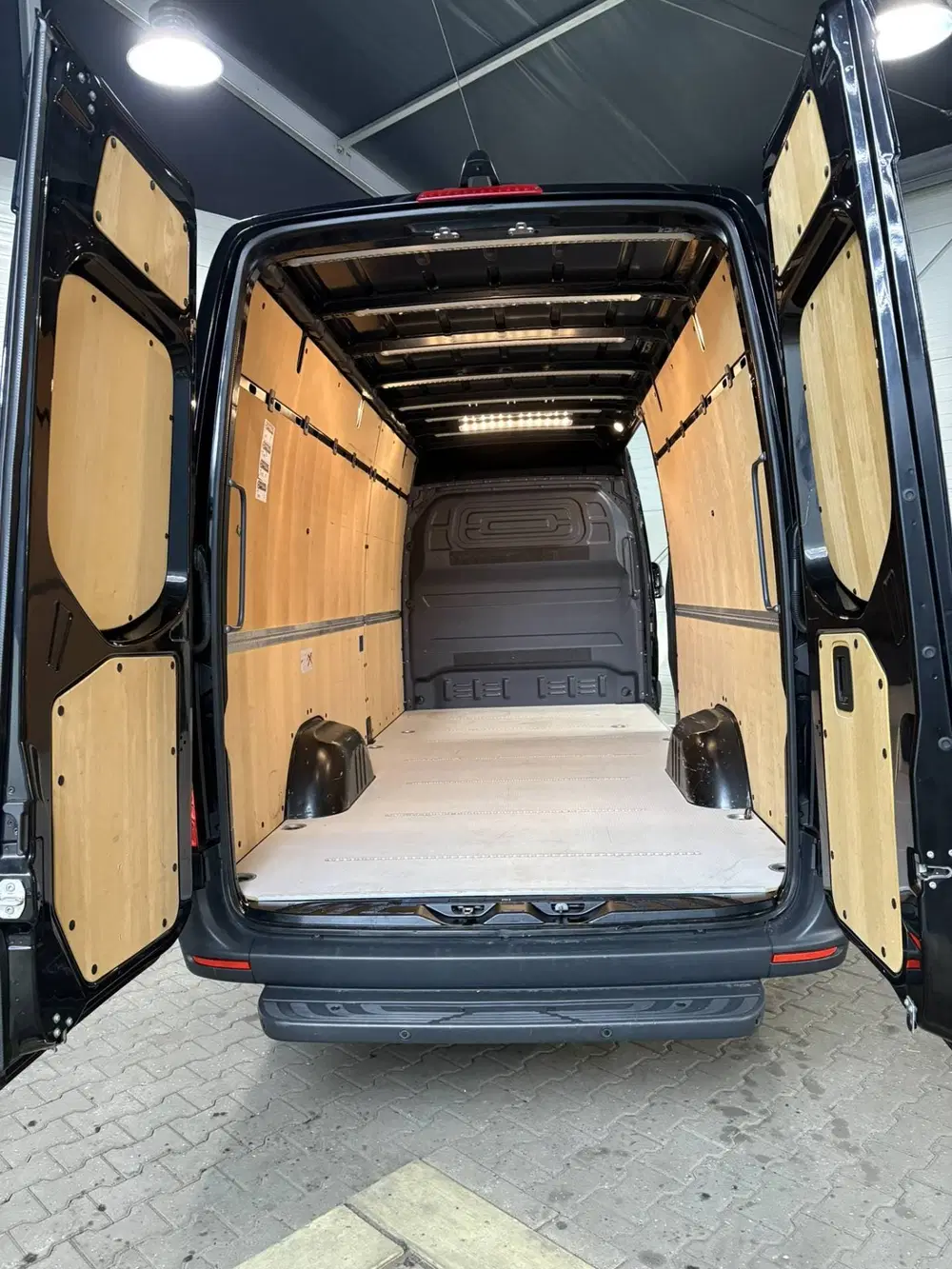 Mercedes-Benz Sprinter 319 1.9 CDI L3H2 RWD uit 2023, foto 12