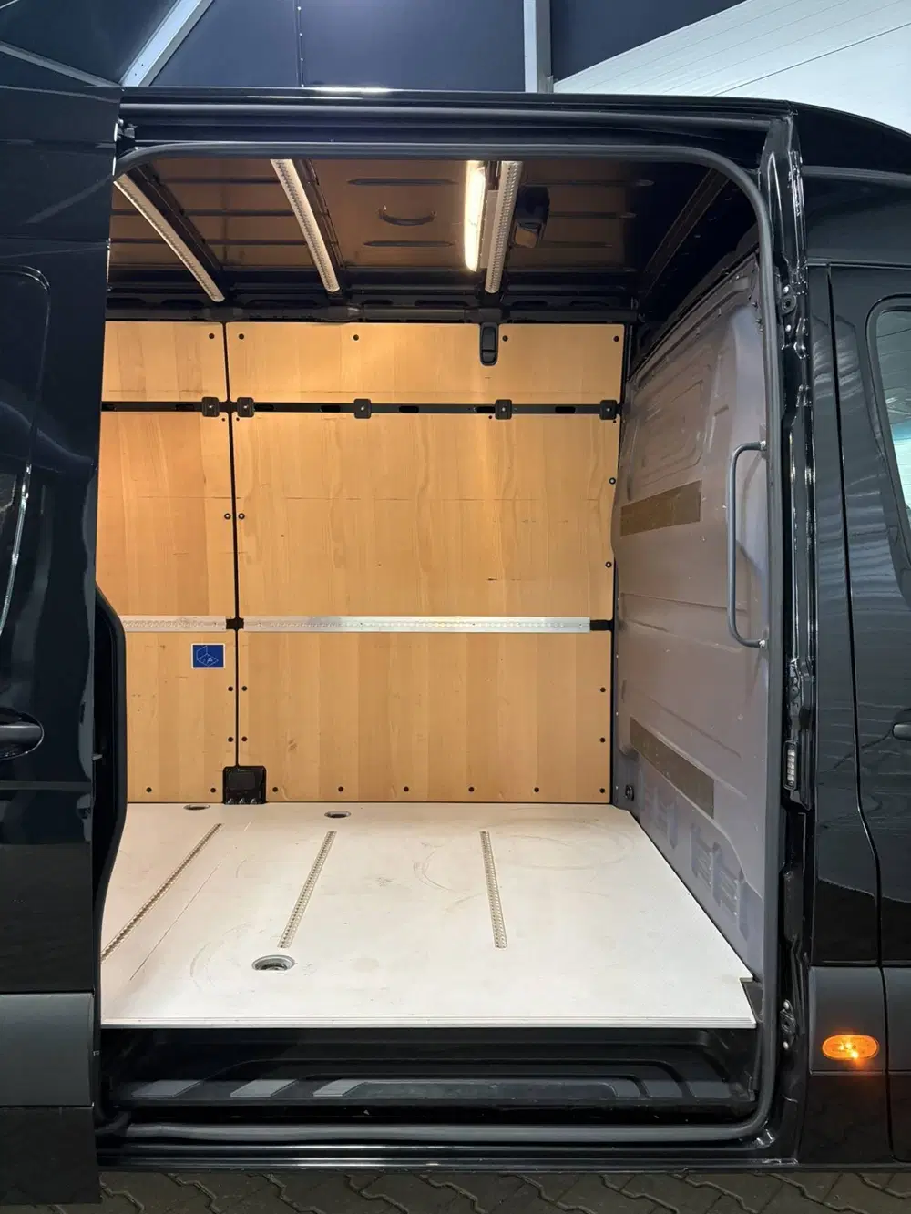 Mercedes-Benz Sprinter 319 1.9 CDI L3H2 RWD uit 2023, foto 13