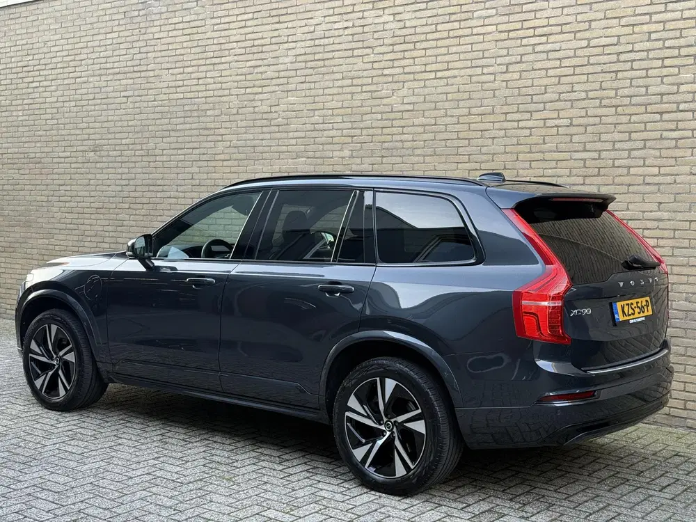 Volvo XC90 2.0 T8 Recharge AWD 445pk R-Design uit 2022, foto 2