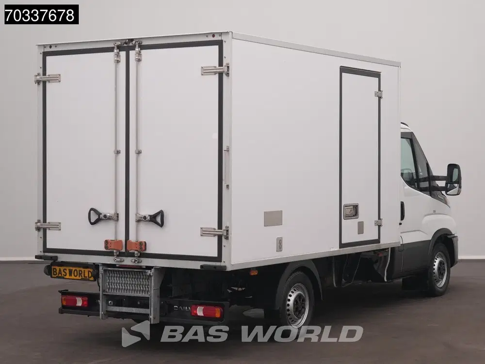 Iveco Daily Automaat Koel uit 2022, foto 2