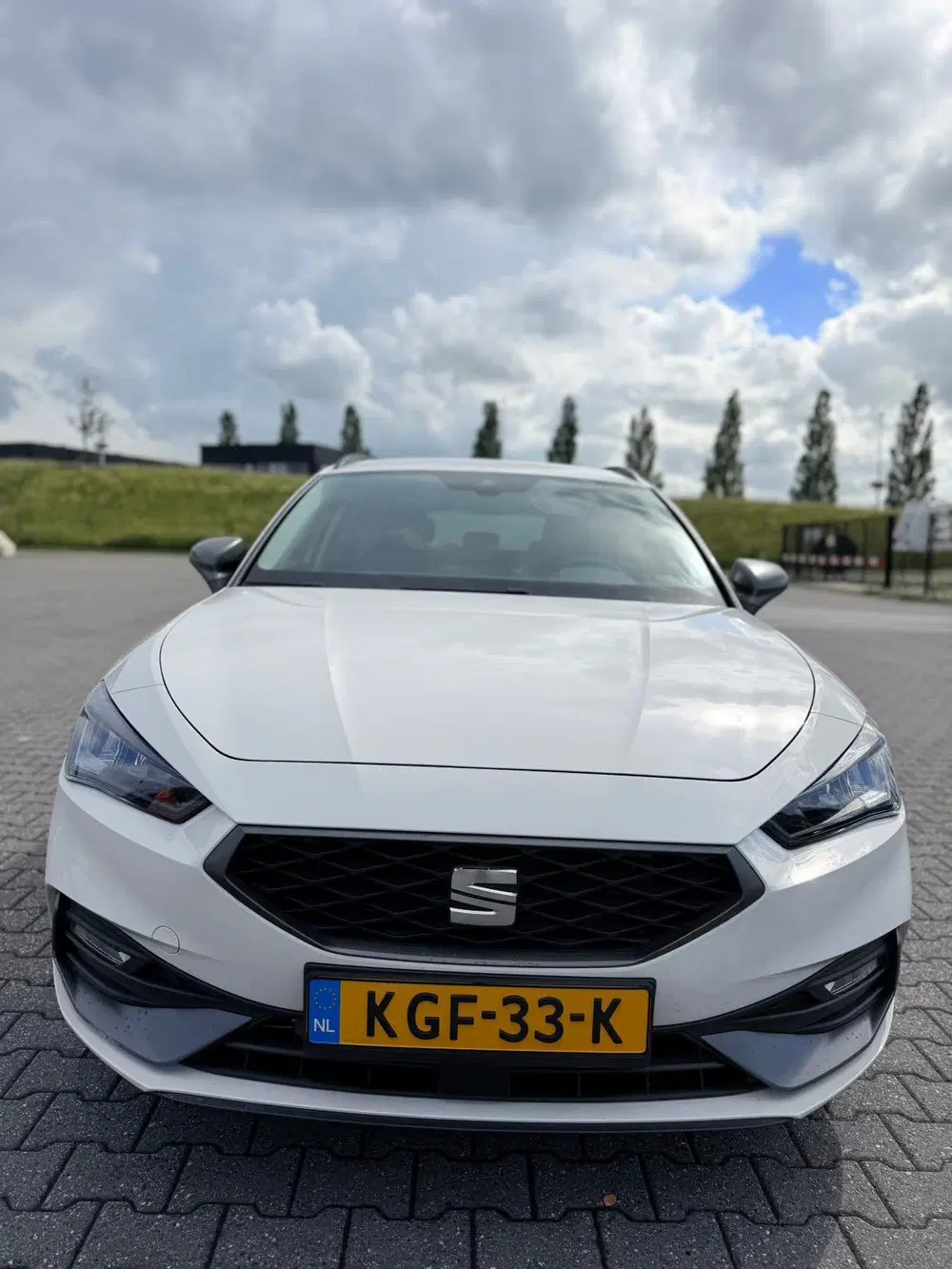 SEAT Leon Leon 1.0 EcoTSI FR Business Intense uit 2024, foto 2