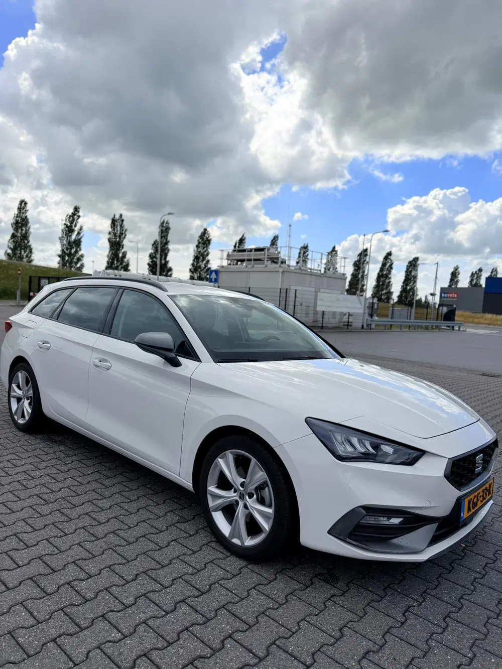 SEAT Leon Leon 1.0 EcoTSI FR Business Intense uit 2024, foto 3