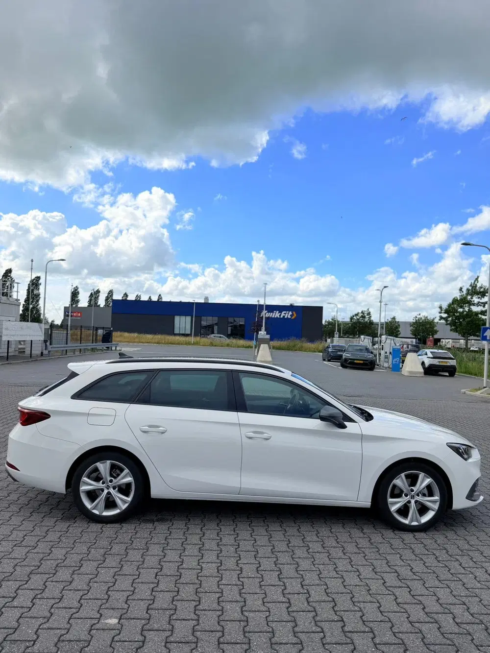SEAT Leon Leon 1.0 EcoTSI FR Business Intense uit 2024, foto 4