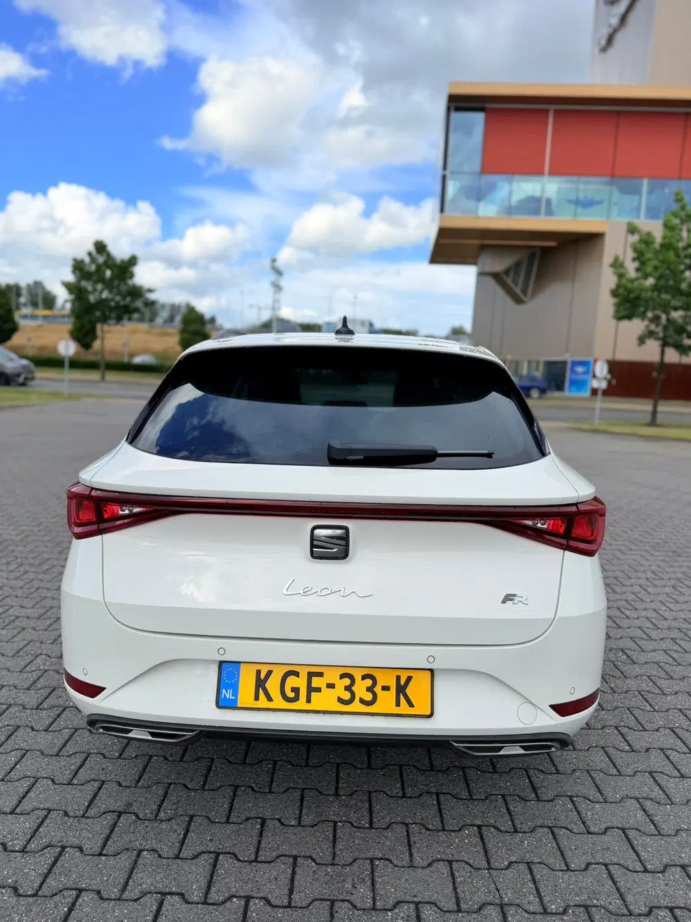 SEAT Leon Leon 1.0 EcoTSI FR Business Intense uit 2024, foto 6