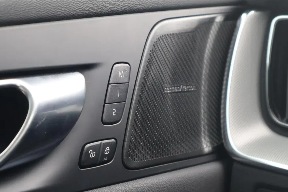 Volvo XC60 2.0 T6 Plug-in Hybrid AWD Plus Dark uit 2025, foto 10