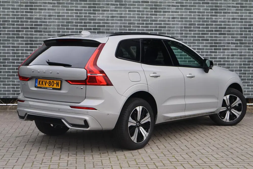 Volvo XC60 2.0 T6 Plug-in Hybrid AWD Plus Dark uit 2025, foto 3