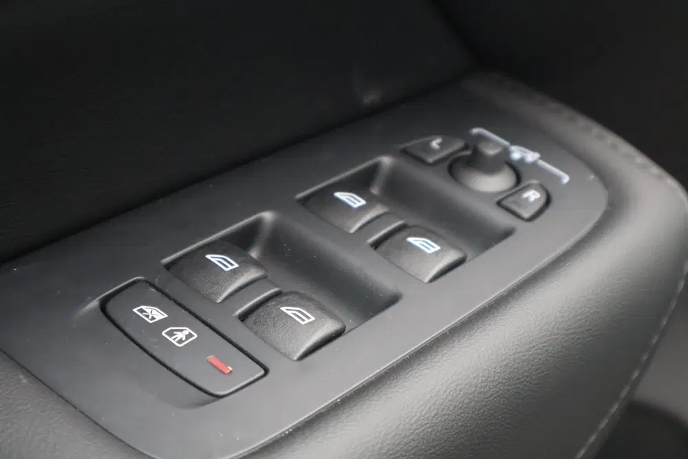 Volvo XC60 2.0 T6 Plug-in Hybrid AWD Plus Dark uit 2025, foto 9