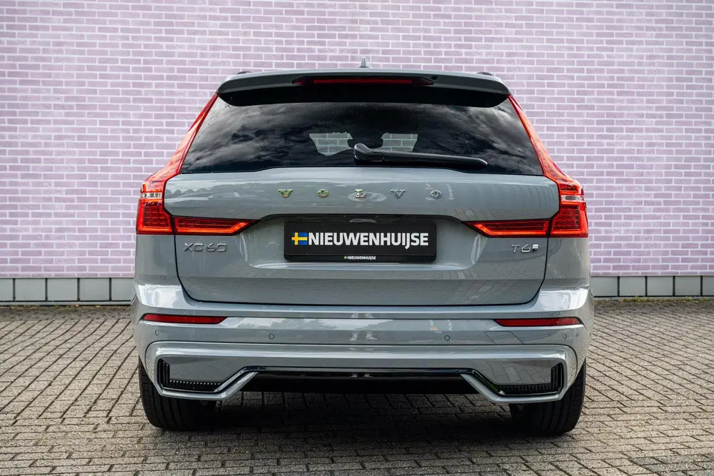 Volvo XC60 2.0 T6 Plug-in Hybrid AWD Plus Dark uit 2025, foto 11