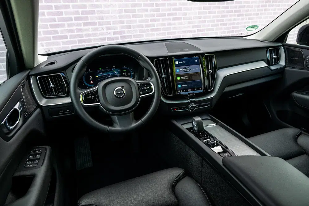 Volvo XC60 2.0 T6 Plug-in Hybrid AWD Plus Dark uit 2025, foto 12