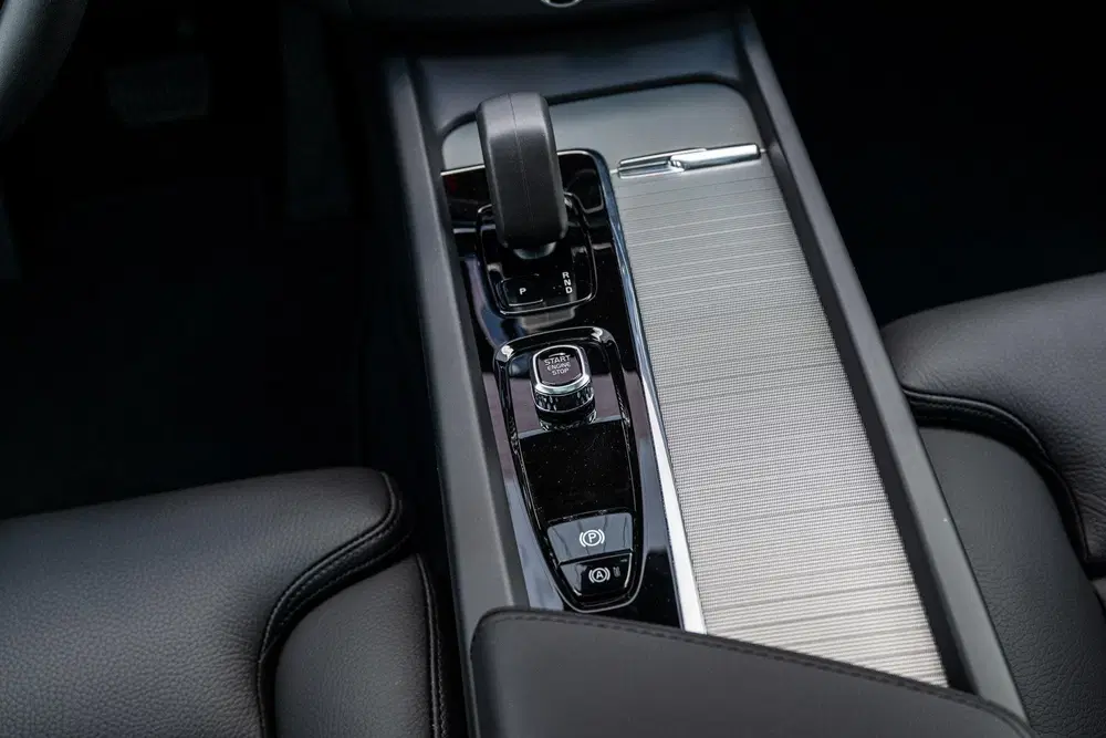 Volvo XC60 2.0 T6 Plug-in Hybrid AWD Plus Dark uit 2025, foto 15