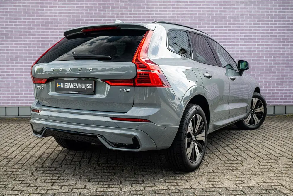 Volvo XC60 2.0 T6 Plug-in Hybrid AWD Plus Dark uit 2025, foto 3