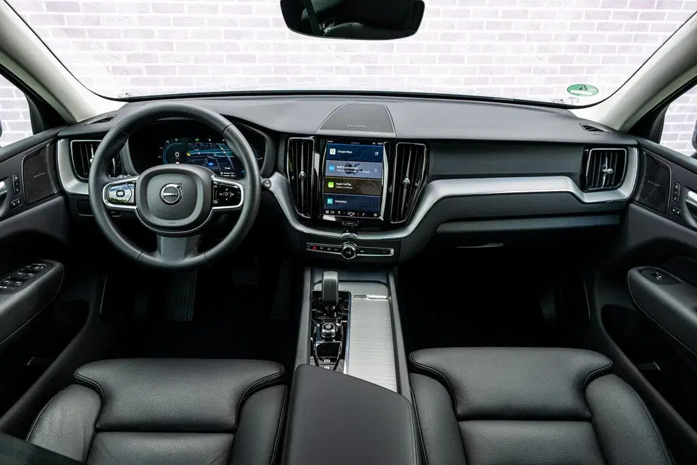 Volvo XC60 2.0 T6 Plug-in Hybrid AWD Plus Dark uit 2025, foto 6
