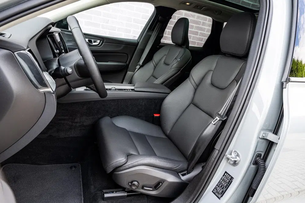 Volvo XC60 2.0 T6 Plug-in Hybrid AWD Plus Dark uit 2025, foto 7