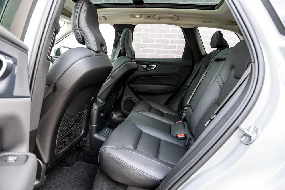 Volvo XC60 2.0 T6 Plug-in Hybrid AWD Plus Dark uit 2025, foto 9