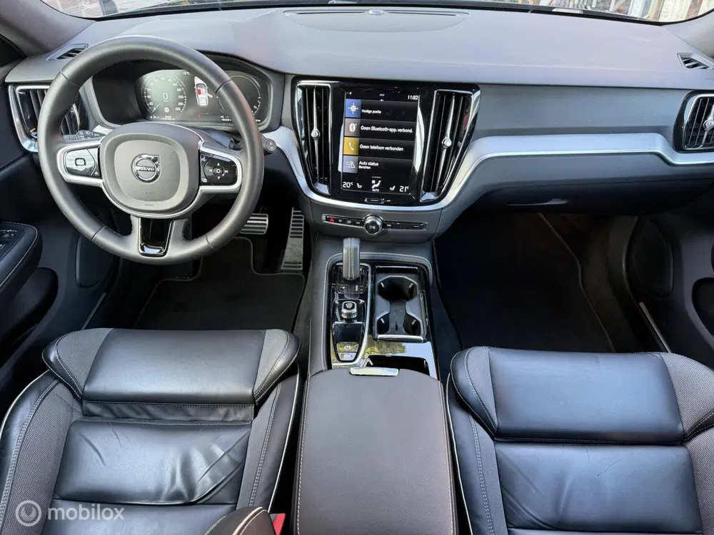 Volvo V60 2.0 T6 Plug-in hybrid AWD Plus Dark LONG R uit 2022, foto 3