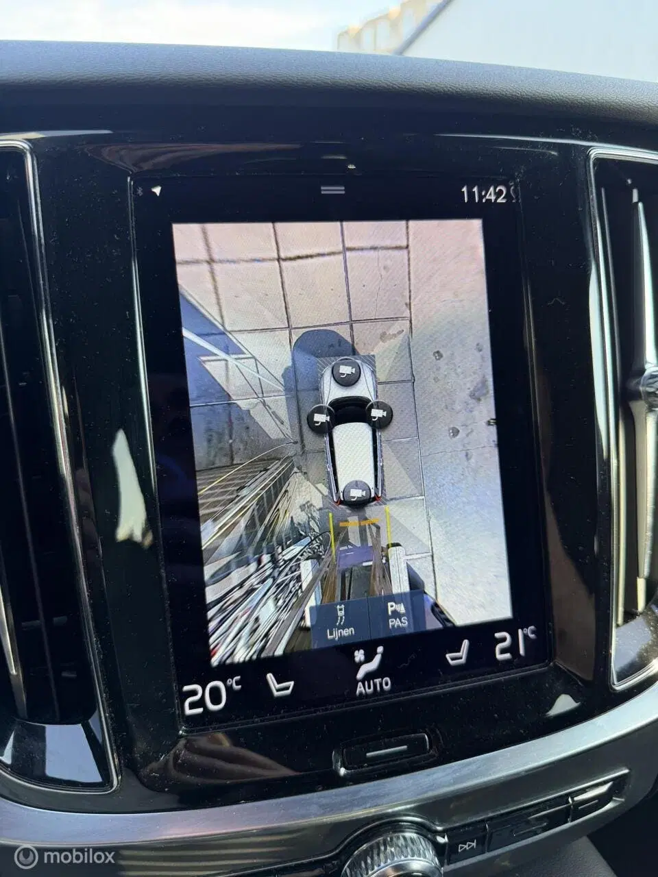Volvo V60 2.0 T6 Plug-in hybrid AWD Plus Dark LONG R uit 2022, foto 4