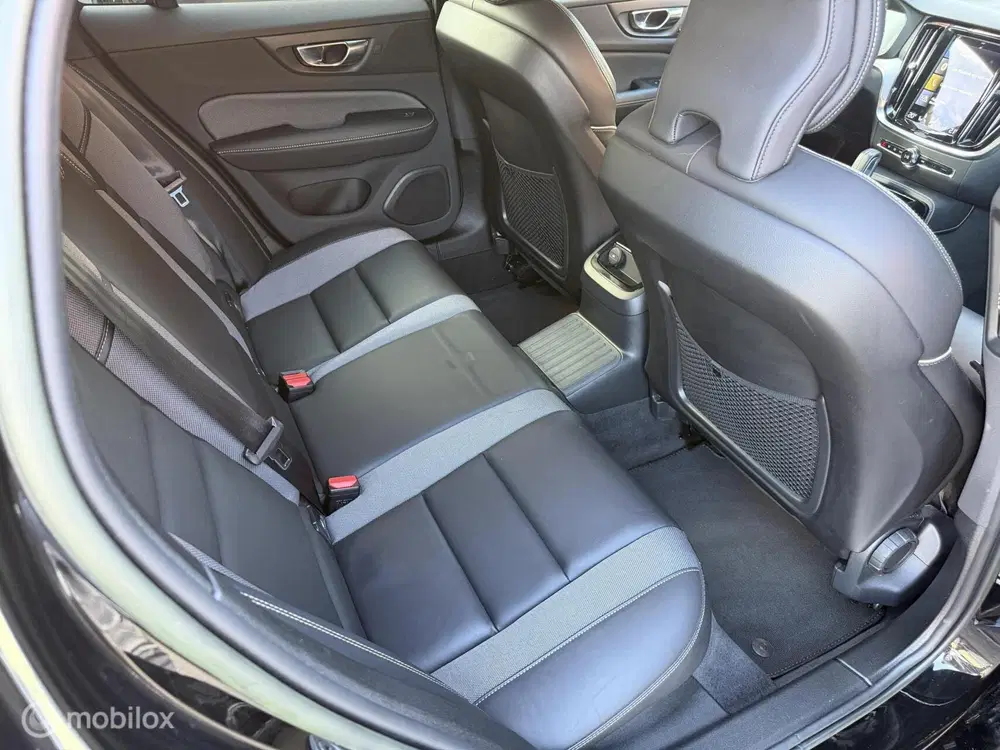Volvo V60 2.0 T6 Plug-in hybrid AWD Plus Dark LONG R uit 2022, foto 5