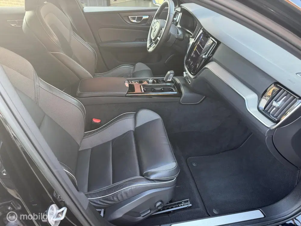Volvo V60 2.0 T6 Plug-in hybrid AWD Plus Dark LONG R uit 2022, foto 6