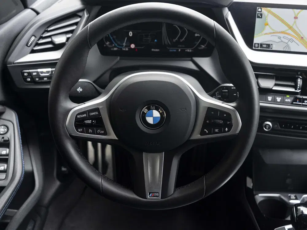 BMW 1-serie 118i uit 2024, foto 10