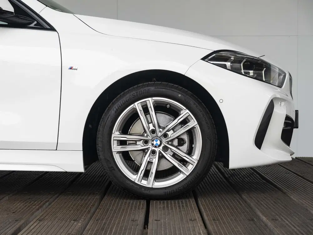 BMW 1-serie 118i uit 2024, foto 9