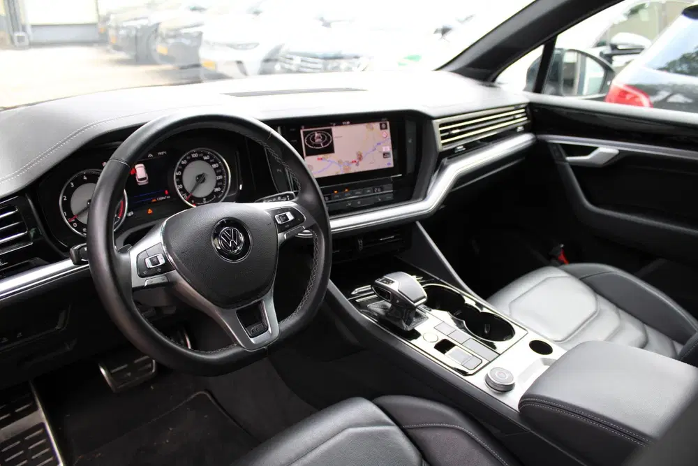 Volkswagen Touareg 3.0 TSI R-Line uit 2019, foto 8