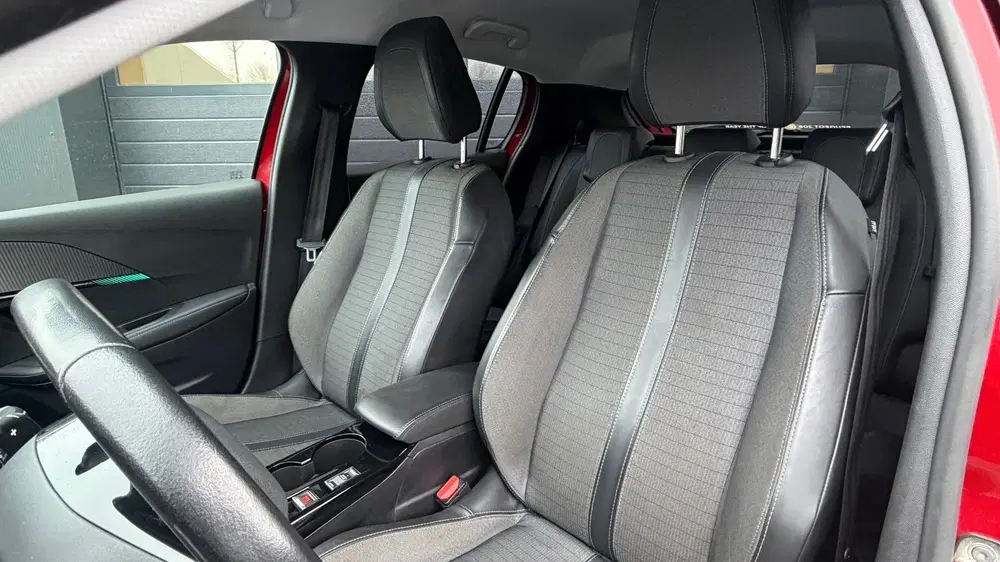 Peugeot 208 1.2 PureTech Allure GT-Line Carplay uit 2020, foto 6