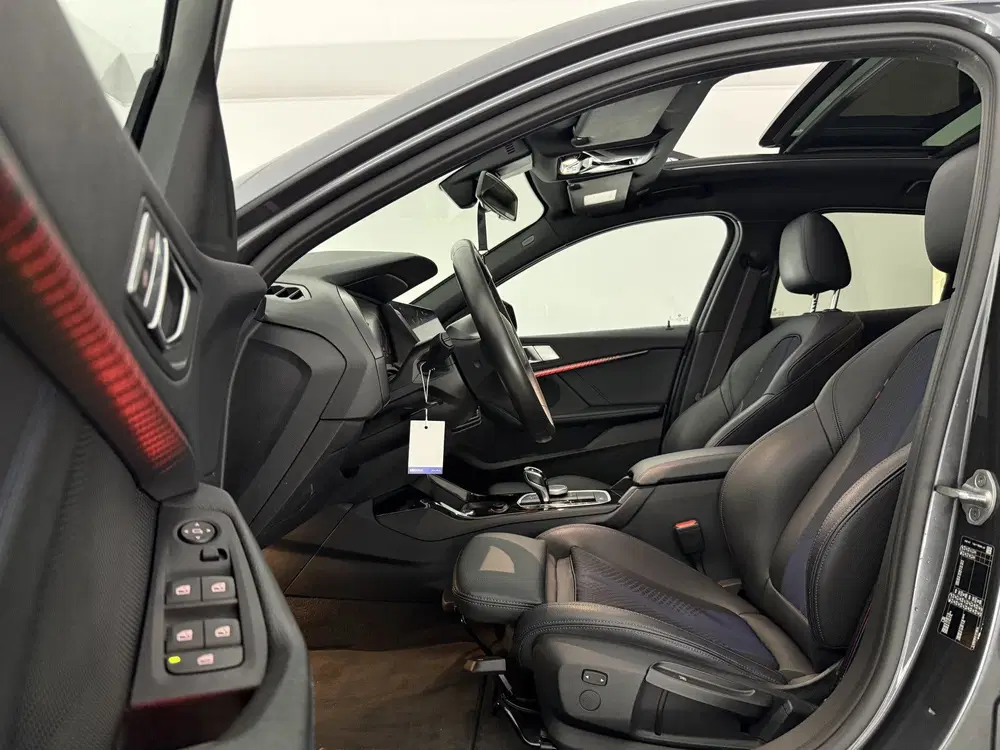 BMW 1-serie 118i High Executive M-Sport uit 2020, foto 13