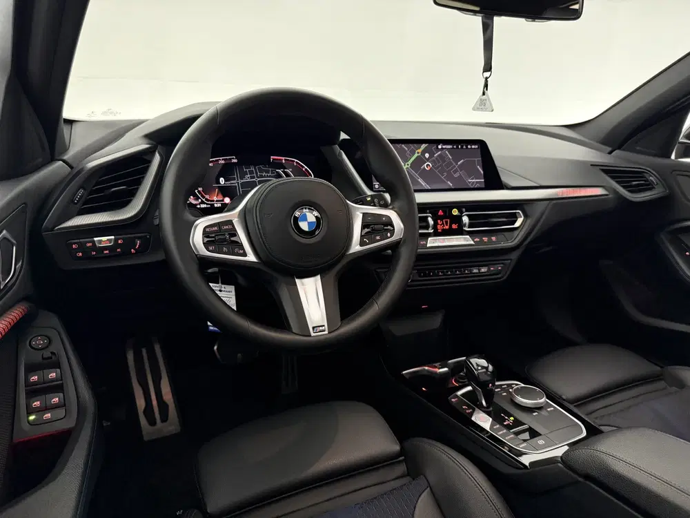 BMW 1-serie 118i High Executive M-Sport uit 2020, foto 14