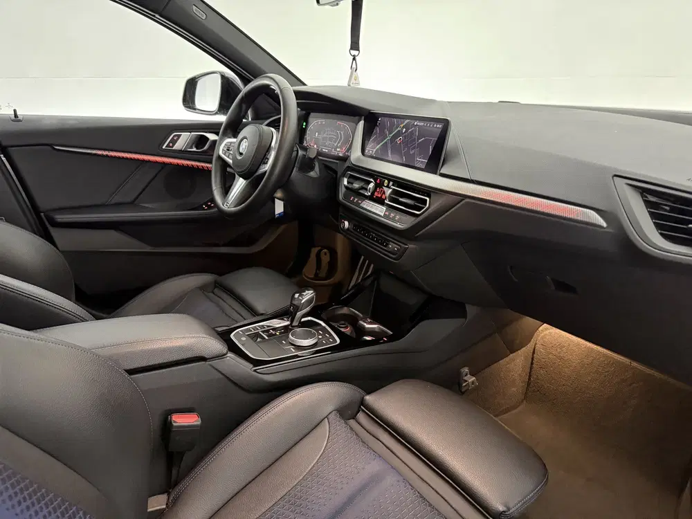BMW 1-serie 118i High Executive M-Sport uit 2020, foto 15