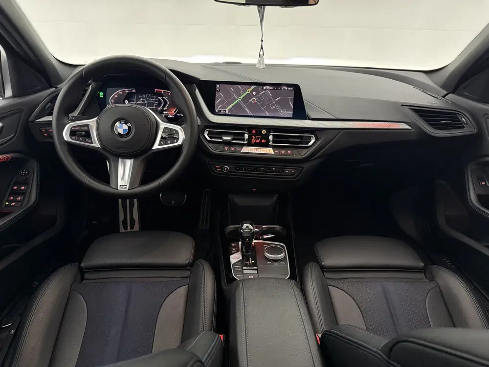 BMW 1-serie 118i High Executive M-Sport uit 2020, foto 2