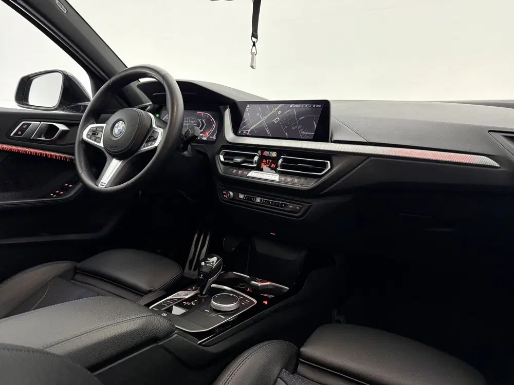BMW 1-serie 118i High Executive M-Sport uit 2020, foto 4