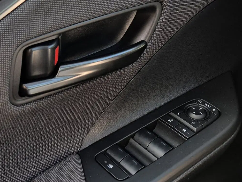 Toyota C-HR 1.8 Hybrid 140 Dynamic Automaat uit 2024, foto 10