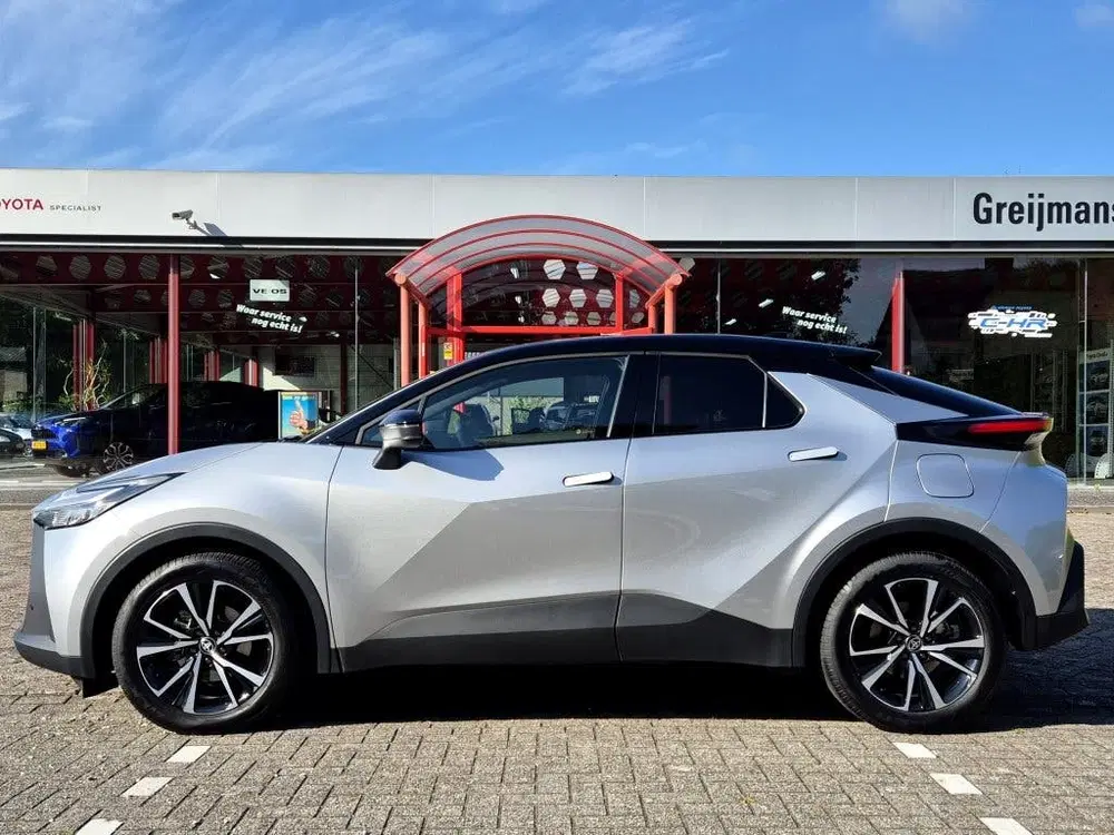 Toyota C-HR 1.8 Hybrid 140 Dynamic Automaat uit 2024, foto 2