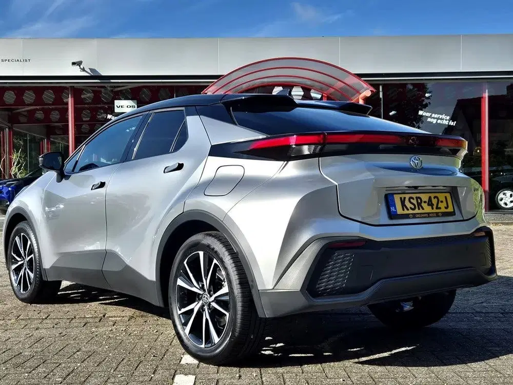 Toyota C-HR 1.8 Hybrid 140 Dynamic Automaat uit 2024, foto 3
