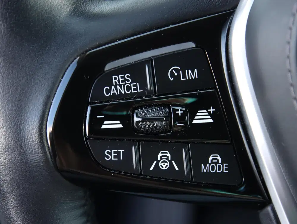 BMW 5-serie 530e Business Edition Plus uit 2023, foto 13
