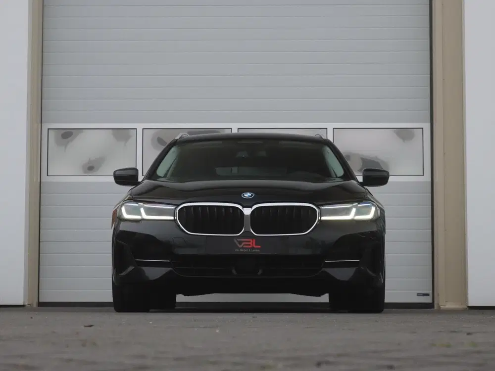 BMW 5-serie 530e Business Edition Plus uit 2023, foto 9