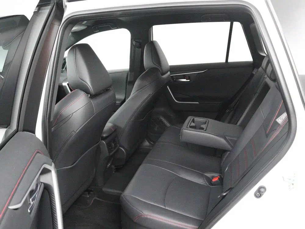 Toyota RAV 4 2.5 Plug-in Hybrid AWD Bi-Tone Plus uit 2026, foto 6