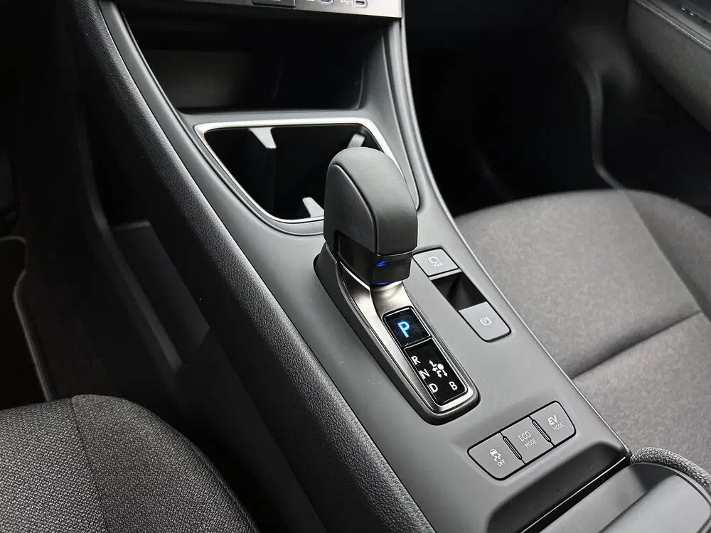 Lexus LBX 2WD uit 2025, foto 12