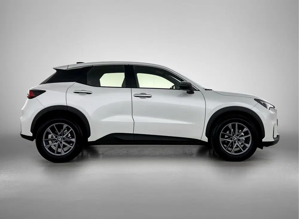 Lexus LBX 2WD uit 2025, foto 13