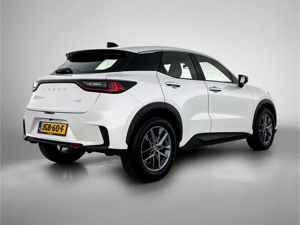 Lexus LBX 2WD uit 2025, foto 2