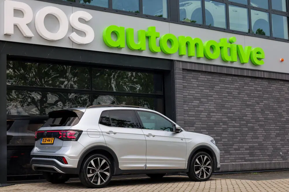 Volkswagen T-Cross 1.0 TSI R-Line Edition uit 2025, foto 2